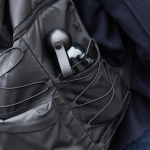 Effen plastic fles met ronde dop en draaglus 600 ml kleur zwart zesde weergave