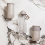 Effen plastic fles met ronde dop en draaglus 600 ml kleur lichtgrijs zesde weergave