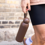 Thermofles van staal in effen kleur met ronde dop en draaglus 500 ml kleur donker bruin derde weergave