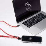 Custom made verstelbare lanyard voor de mobiel met Type C oplader kleur rood
