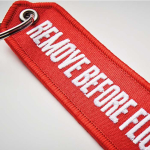 Sleutelhanger in labelvorm met driehoekige punt, met eigen ontwerp kleur rood vijfde weergave