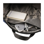 Ruime sporttas van plastic afval uit de oceaan tweede weergave