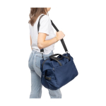 Ruime sporttas van plastic afval uit de oceaan zesde weergave