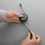 Uitschuifbare 2-in-1 laad- en datakabel van gerecycled aluminium 240W kleur zwart sfeer weergave 4