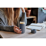 Thermische glazen reisbeker met siliconen hoes Black & Blum 340 ml kleur grijs sfeer weergave 2