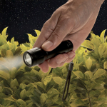 Compacte eco oplaadbare zaklamp met koord 1W 500 mAh kleur zwart sfeer weergave