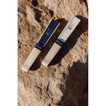 Draagbare bamboe waaier met de tekst ‘Out of the office’ kleur wit sfeer weergave 2