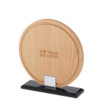 Ronde houten trofeeplaat met zwarte glazen voet met jouw bedrukking