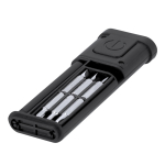 Etui in de vorm van een zaklamp met 6 tools binnenin vierde weergave