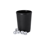 Dobbelspel met plastic dobbelbeker met ruwe textuur