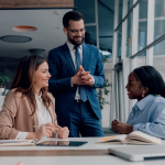 Instant vertalende oordopjes met mobiele app sfeerweergave