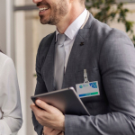 Bbadgehouder met metalen clip en afneembare sluiting vierde weergave