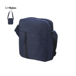 Schoudertas van soft nylon met voorvak en ritssluiting