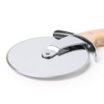 Pizzasnijder met houten handgreep en stalen snijwiel kleur naturel detailweergave 1