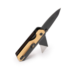 Compact multitool met metalen clip en bamboe behuizing eerste gebruiksweergave