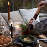 Grote conische molen van beukenhout Sagaform kleur donkerrood derde weergave
