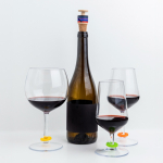 Kurkstop voor fles met gekleurde markeerringen voor glazen