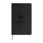 Groot geruit notitieboek van lederlook papier Moleskine Classic kleur zwart weergave detail met logo