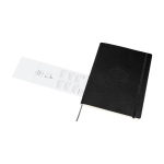 Wekelijkse agenda van leer-kleurig papier met zachte kaft Moleskine kleur zwart weergave detail met logo