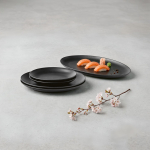 Plat keramieken bord met matte afwerking, gemaakt in Europa sfeerweegave