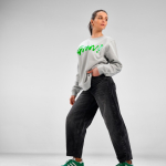 Unisex sweater kleur lichtgrijs derde sfeerweergave