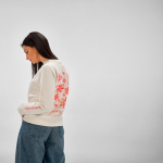 Katoenen dames sweater met ronde hals 300 g/m² Waikiki kleur beige derde sfeerweergave