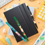 Kunststof BIC®-pen met ergonomische grip en zwarte inkt
