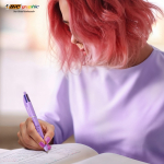Kunststof pen met pastelafwerking en 4 kleuren inkt BIC®