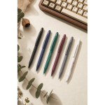 Balpen van gerecycled aluminium met touchpunt en rubberafwerking, blauwe inkt luxe weergave