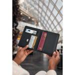 Paspoorthouder van synthetisch leer met rfid bescherming en elastische sluiting luxe weergave