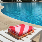 RPET strandhanddoek met sneldrogende technologie 100x180cm kleur rood achtste weergave