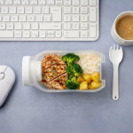 Multifunctionele lunchbox met schroefdeksel en bestek kleur wit