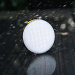 Buitenlamp van 300 lumen met externe batterij van 10.000 mAh kleur zwart vierde weergave