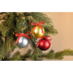 Kerstbal om op te hangen met lint, geleverd in een geschenkdoos kleur goud sfeervolle weergave