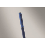 Draaibare pen van gerecycled aluminium met rubberen afwerking kleur blauw foto bekijken tweede weergave