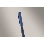 Draaibare pen van gerecycled aluminium met rubberen afwerking kleur blauw foto bekijken derde weergave