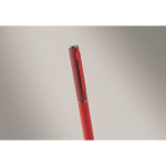 Draaibare pen van gerecycled aluminium met rubberen afwerking kleur rood foto bekijken tweede weergave