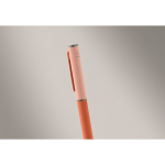 Draaibare pen van gerecycled aluminium met rubberen afwerking kleur oranje foto bekijken derde weergave