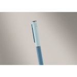 Draaibare pen van gerecycled aluminium met rubberen afwerking kleur turquoise foto bekijken derde weergave