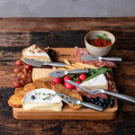 Kaas set met Europees eiken plank Boska 29 x 29 cm kleur bruin sfeer weergave 2