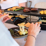 Tafelraclette met omkeerbare antiaanbakplaat Boska kleur zwart