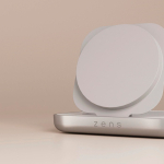 Magnetische nachtkastlader Qi2 op maat USB-C 20 W Zens kleur wit sfeer weergave 2