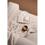 Gestreepte deken van wol en gerecycled polyester 130 x 170 cm kleur beige sfeer weergave
