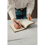 Notitieboek en pen set met geschenkdoos A5 gelinieerde pagina’s kleur zwart sfeer weergave 4