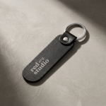Langwerpige sleutelhanger van synthetisch leer met geschenkdoos zesde weergave