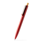 Aluminium pen met bamboe drukknop, metalen clip en blauwe inkt kleur rood eerste gebruiksweergave