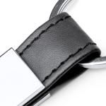 Metalen sleutelhanger met kunstleren band en opdrukvlak kleur zwart detailweergave 2