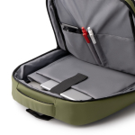Zakelijke rugzak van kunstleer met dubbel gewatteerd vak 17” kleur donkergroen detailweergave 1