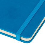 Gelinieerd A5-notitieboek met gerecyclede PU-omslag en leeslint kleur lichtblauw tweede weergave