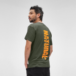Unisex T-shirt van biologisch katoen met geribde kraag 140 g/m² kleur miliair groen sfeerweegave